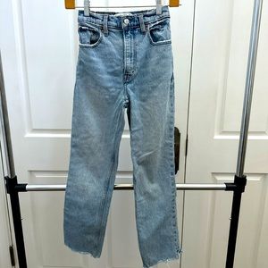 Abercrombie and Fitch 90s straight ultra high-rise.
Size - 24. 00s